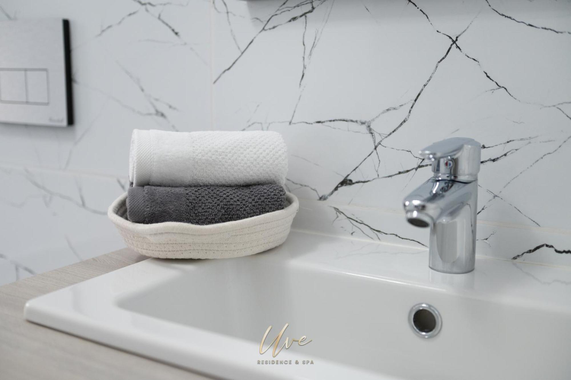 Uve Residence & Spa Piatra Neamt Luaran gambar