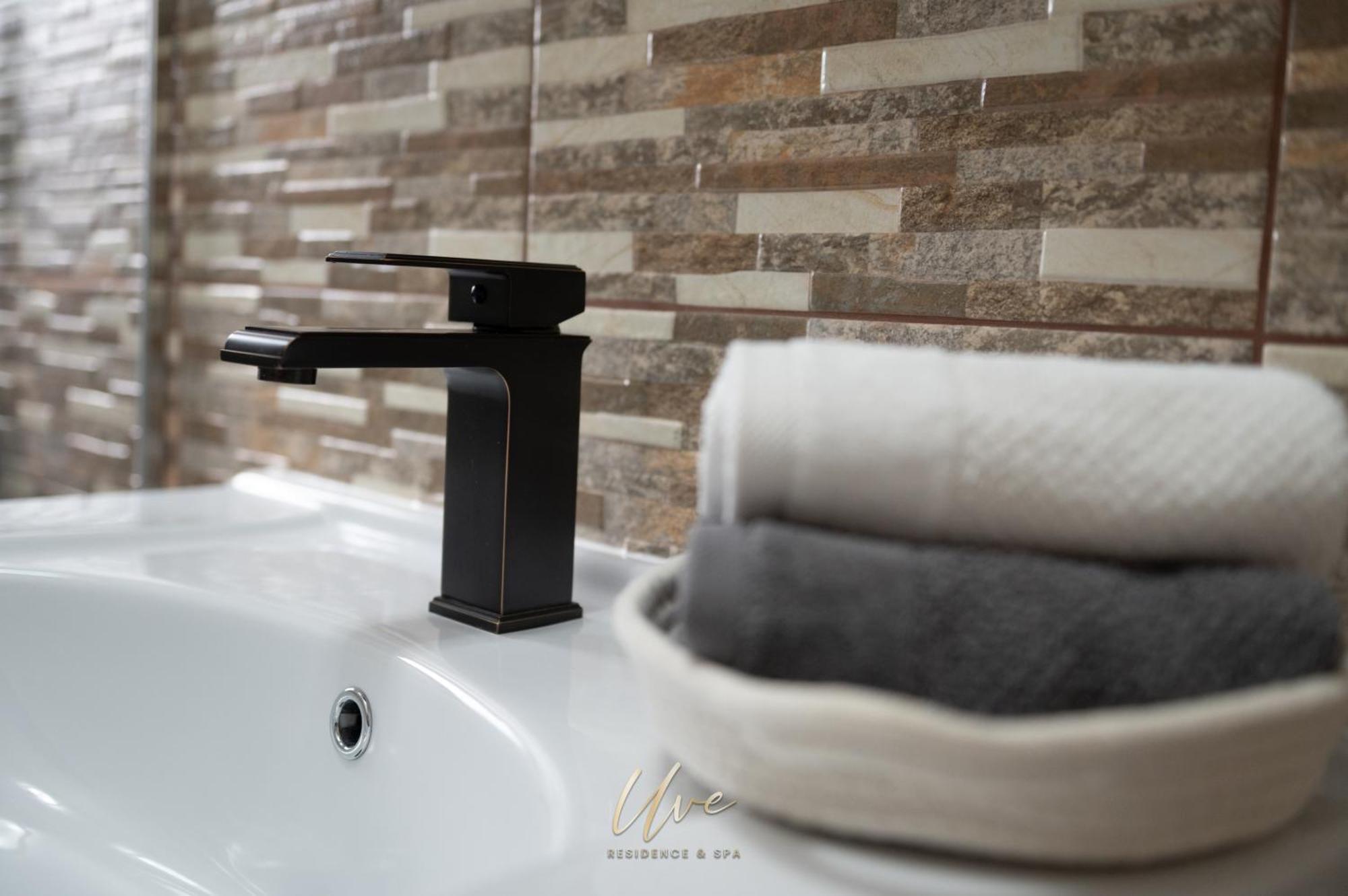Uve Residence & Spa Piatra Neamt Luaran gambar