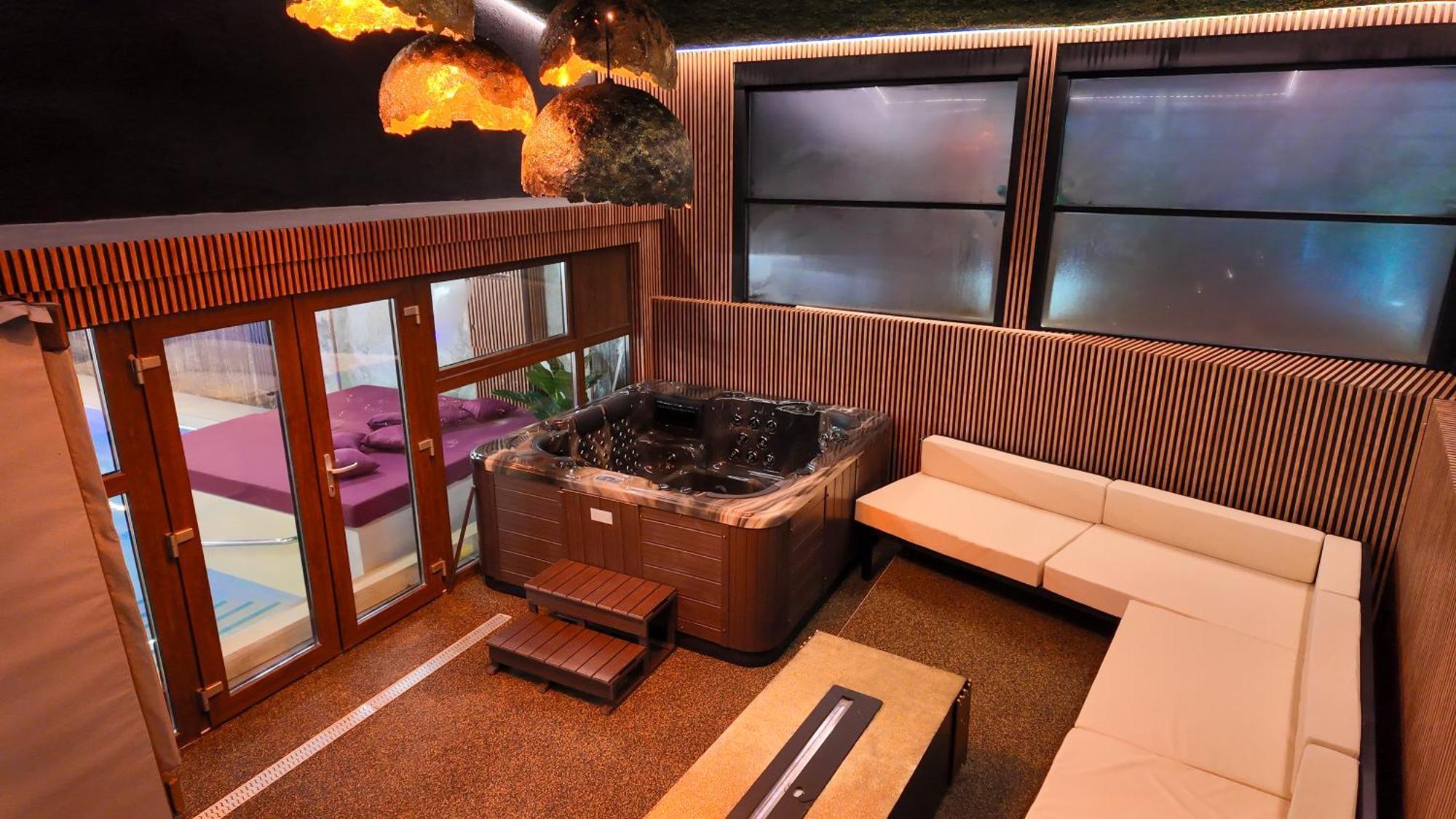 Uve Residence & Spa Piatra Neamt Luaran gambar
