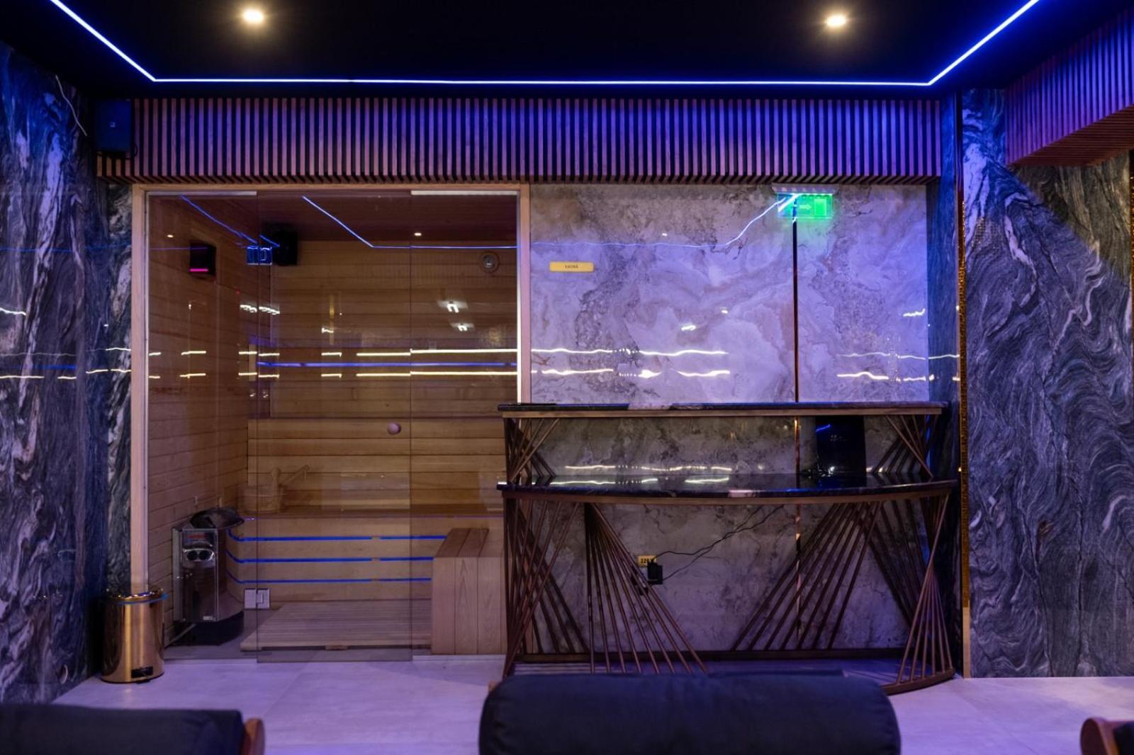 Uve Residence & Spa Piatra Neamt Luaran gambar